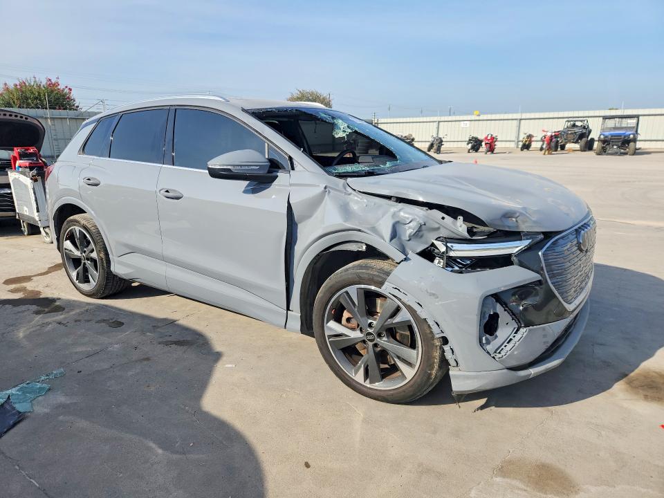 62694426 :رقم المزاد ، WA1H2BFZ8NP053407 vin ، 2022 Audi Q4 E-tron مزاد بيع