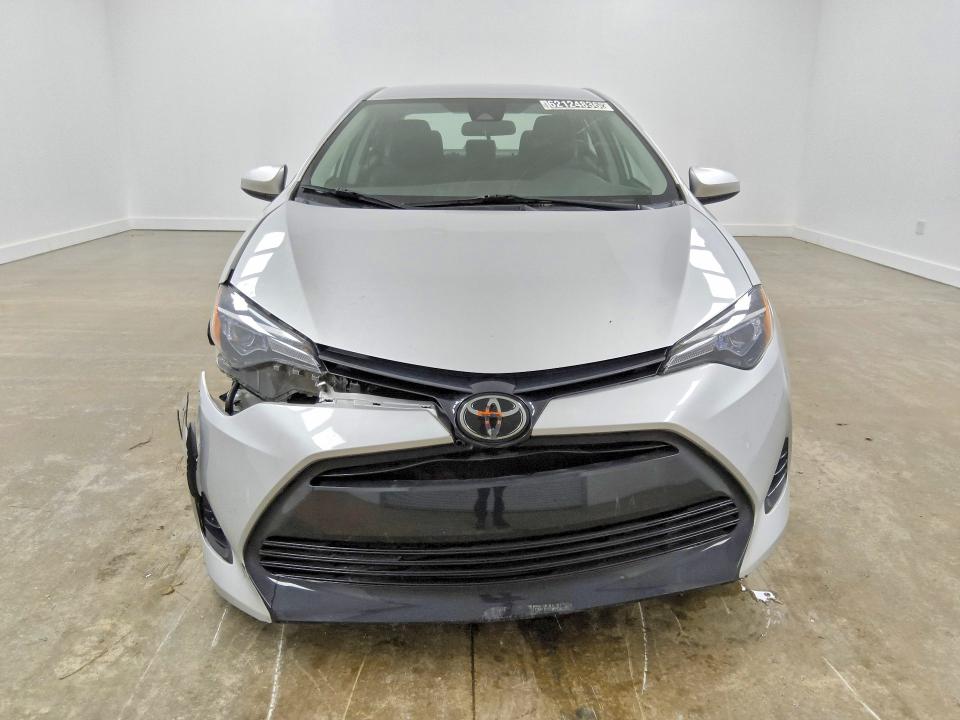 62124836 :رقم المزاد ، 2T1BURHE0HC881575 vin ، 2017 Toyota Corolla مزاد بيع