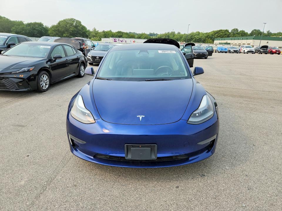 61124976 :رقم المزاد ، 5YJ3E1EA0NF290318 vin ، 2022 Tesla Model 3 مزاد بيع