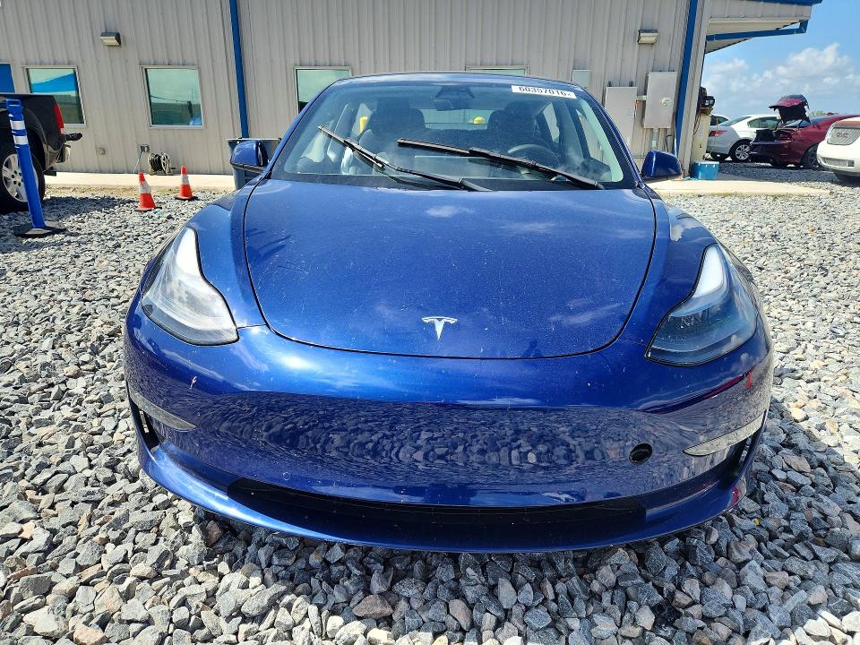 60357016 :رقم المزاد ، 5YJ3E1EB9NF233172 vin ، 2022 Tesla Model 3 مزاد بيع