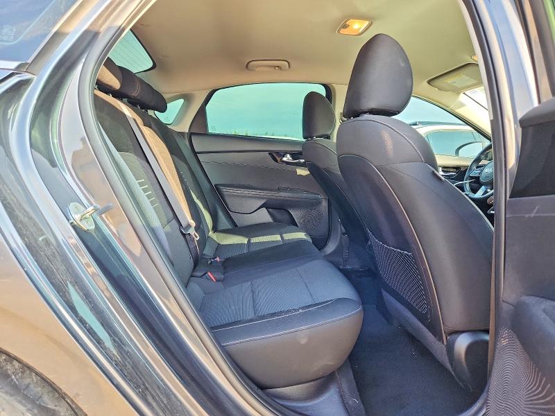 63215706 :رقم المزاد ، 3KPF54AD1ME391760 vin ، 2021 Kia Forte مزاد بيع