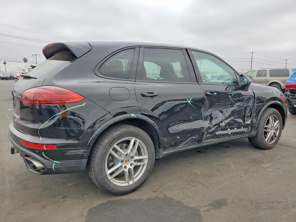 59843516 :رقم المزاد ، WP1AA2A28JKA07635 vin ، 2018 Porsche Cayenne مزاد بيع