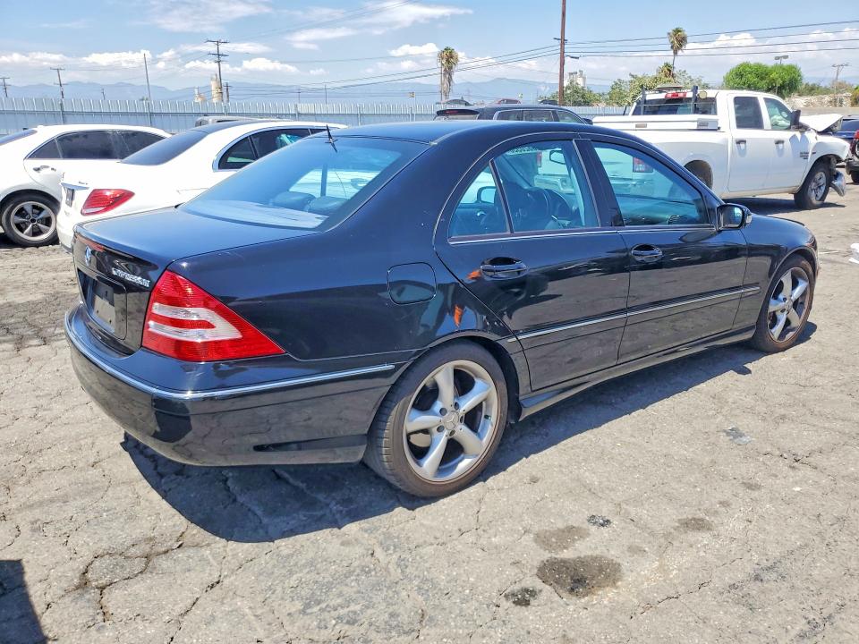 60620536 :رقم المزاد ، WDBRF40J05F713926 vin ، 2005 Mercedes-benz C مزاد بيع