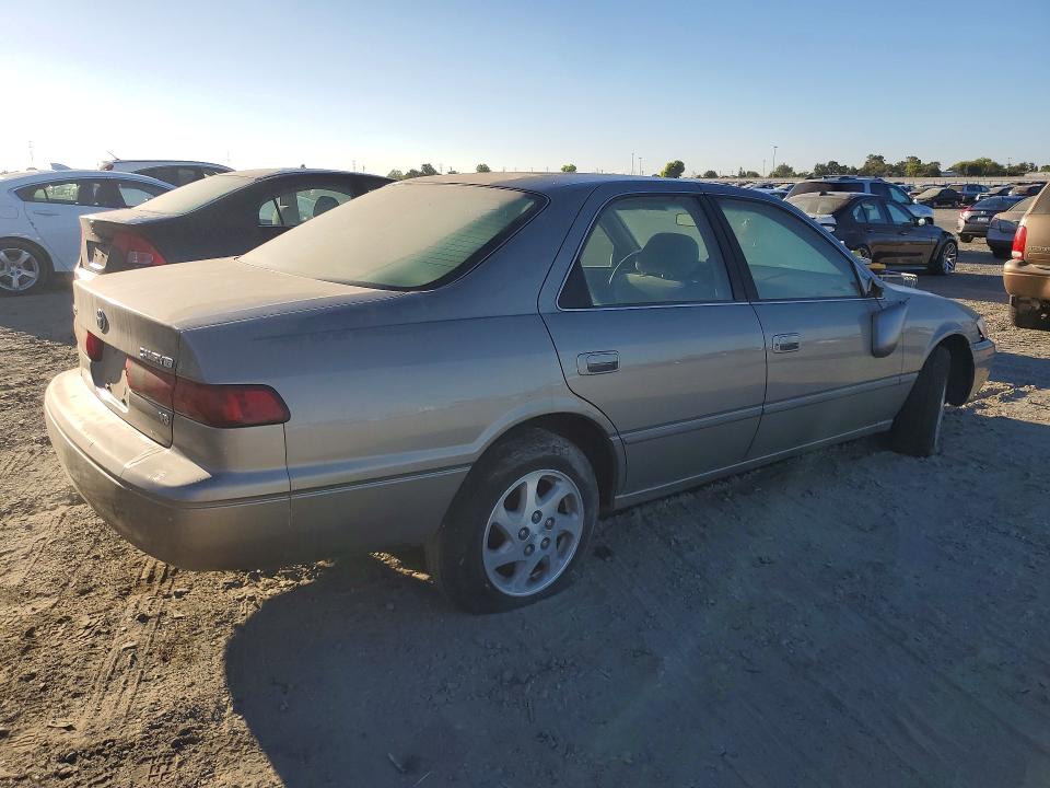 1998 Toyota Camry მანქანა იყიდება აუქციონზე, vin: JT2BF22K1W0112230, აუქციონის ნომერი: 62393676