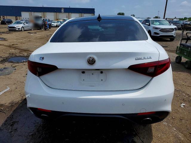 60396566 :رقم المزاد ، ZARFAEDN4J7597226 vin ، 2018 Alfa Romeo Giulia مزاد بيع