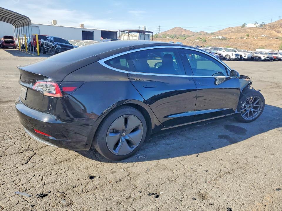 62805466 :رقم المزاد ، 5YJ3E1EA7LF798797 vin ، 2020 Tesla Model 3 مزاد بيع