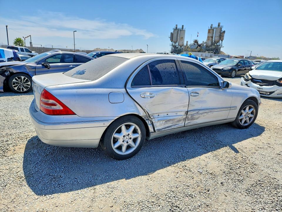 2003 Mercedes-benz C მანქანა იყიდება აუქციონზე, vin: WDBRF61JX3F330003, აუქციონის ნომერი: 60646416