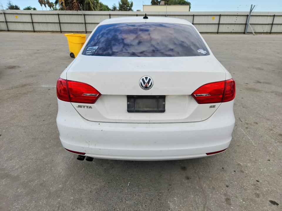 61047526 :رقم المزاد ، 3VWD17AJ5EM237972 vin ، 2014 Volkswagen Jetta مزاد بيع