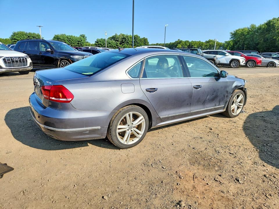 Продажа на аукционе авто 2015 Volkswagen Passat, vin: 1VWBT7A35FC010321, номер лота: 62459316