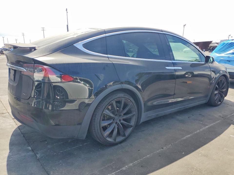 61681546 :رقم المزاد ، 5YJXCBE25GF027167 vin ، 2016 Tesla Model X مزاد بيع