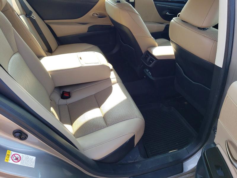 60743566 :رقم المزاد ، 58ABZ1B17KU041848 vin ، 2019 Lexus Es مزاد بيع