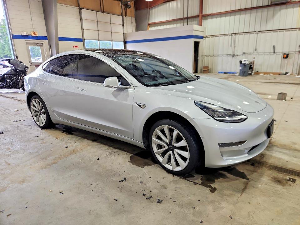 62107996 :رقم المزاد ، 5YJ3E1EA8JF017850 vin ، 2018 Tesla Model 3 مزاد بيع