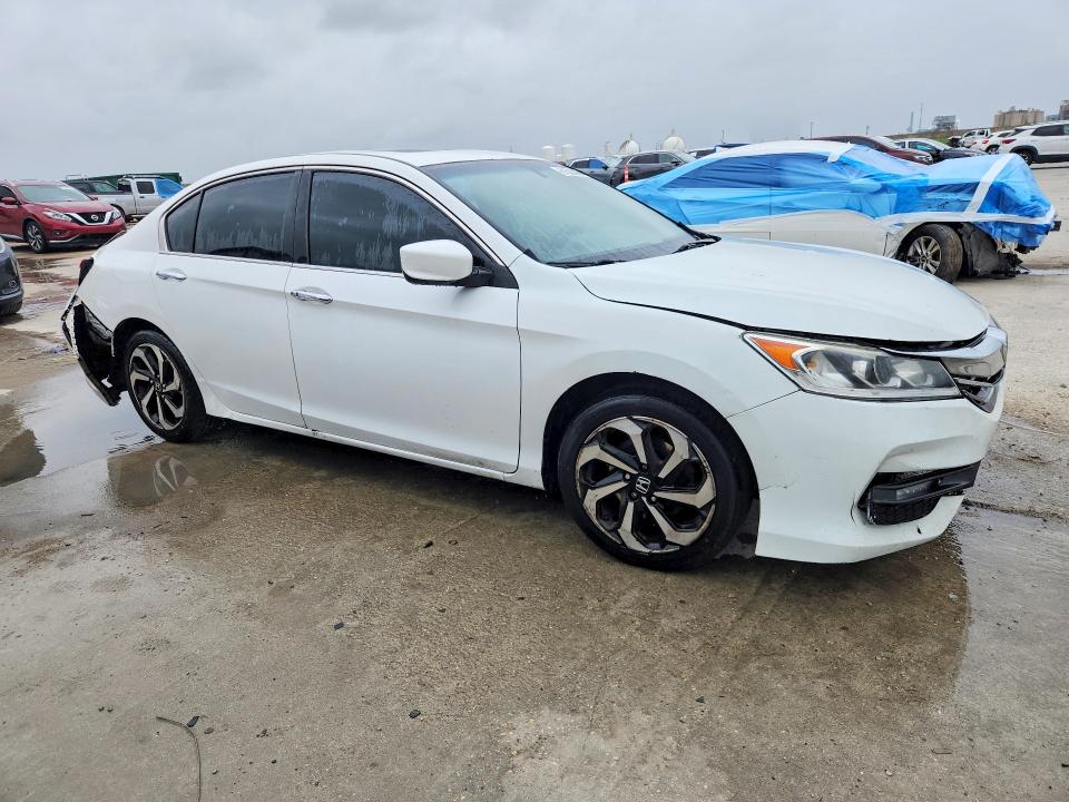 61560496 :رقم المزاد ، 1HGCR2F84GA045458 vin ، 2016 Honda Accord مزاد بيع