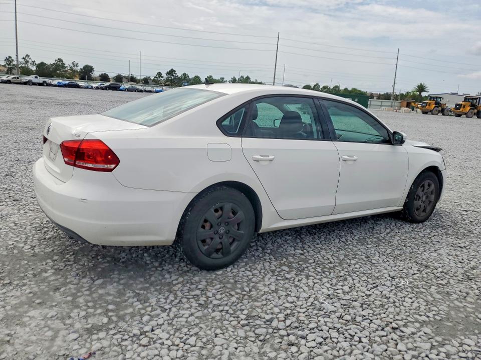 63605646 :رقم المزاد ، 1VWAS7A31FC030628 vin ، 2015 Volkswagen Passat مزاد بيع