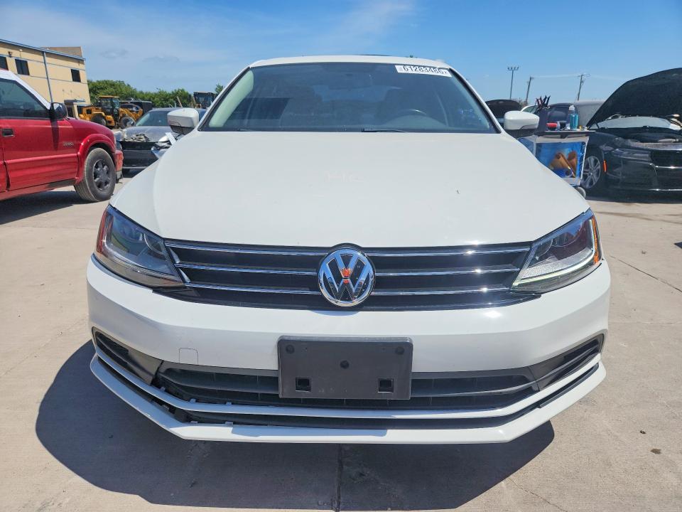 61283486 :رقم المزاد ، 3VWDB7AJ1JM231867 vin ، 2018 Volkswagen Jetta مزاد بيع