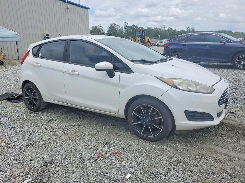 62042196 :رقم المزاد ، 3FADP4EJ6JM133520 vin ، 2018 Ford Fiesta مزاد بيع