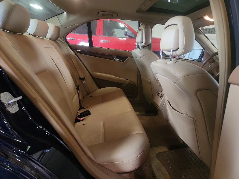 60951826 :رقم المزاد ، WDDGF81X18F068412 vin ، 2008 Mercedes-benz C مزاد بيع