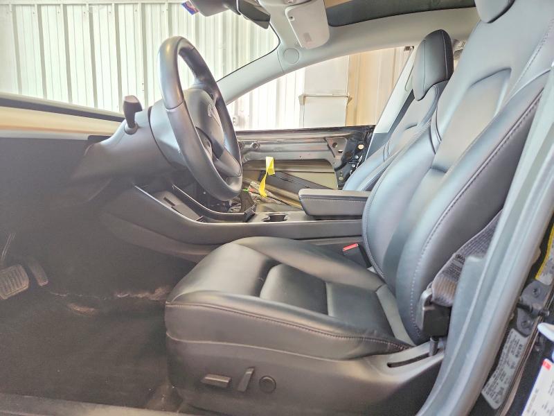 61427066 :رقم المزاد ، 5YJ3E1EB1JF127213 vin ، 2018 Tesla Model 3 مزاد بيع