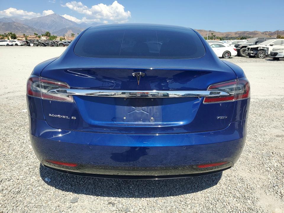 62250906 :رقم المزاد ، 5YJSA1E24JF295757 vin ، 2018 Tesla Model S مزاد بيع