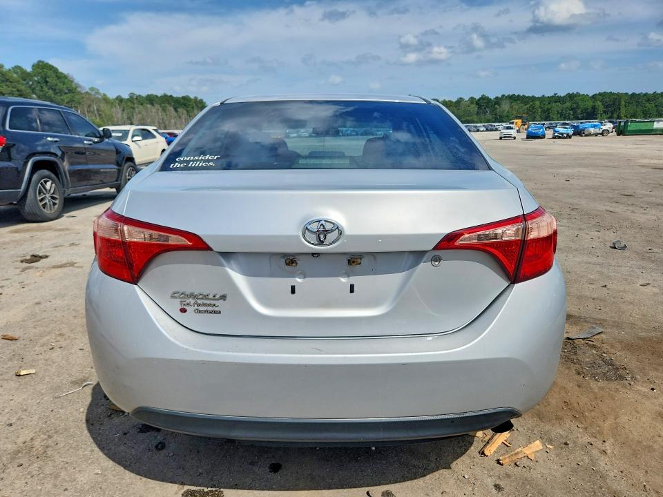 Продаж на аукціоні авто 2018 Toyota Corolla, vin: 5YFBURHE9JP741983, номер лоту: 61681386