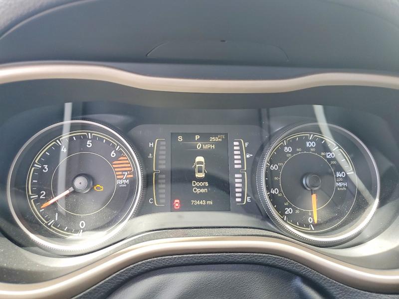 60241216 :رقم المزاد ، 1C4PJMCB5HW634106 vin ، 2017 Jeep Cherokee مزاد بيع