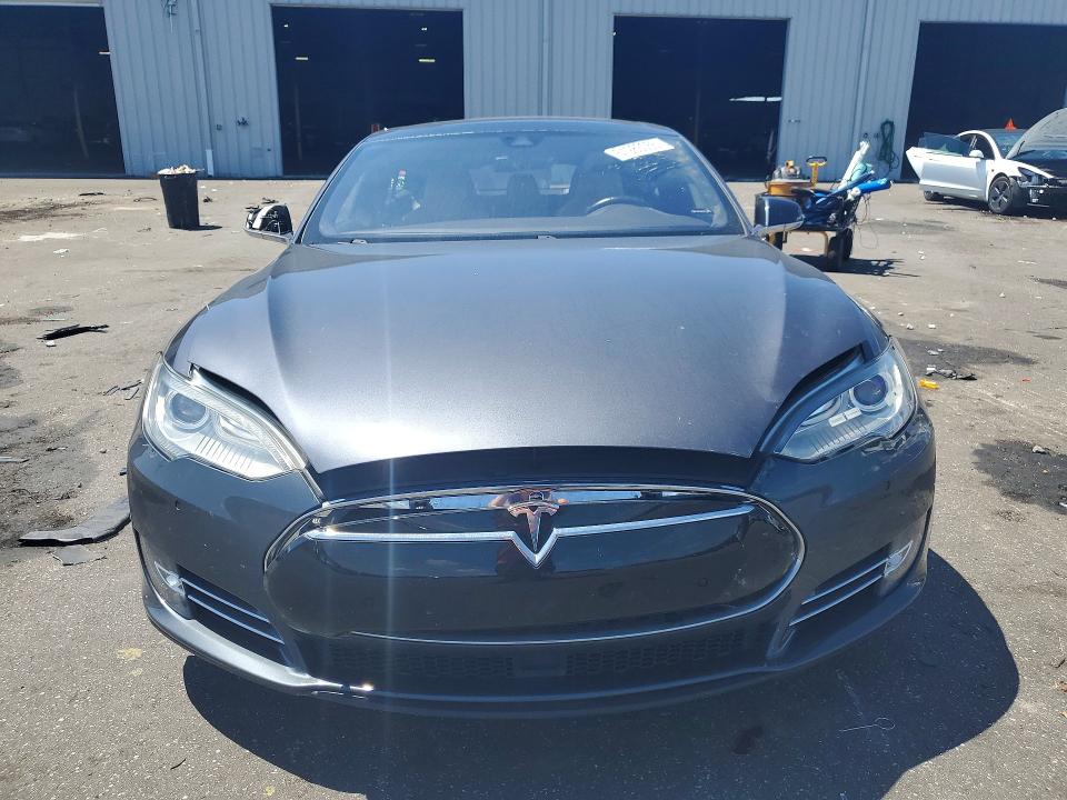 61983066 :رقم المزاد ، 5YJSA1H19EFP60476 vin ، 2014 Tesla Model S مزاد بيع