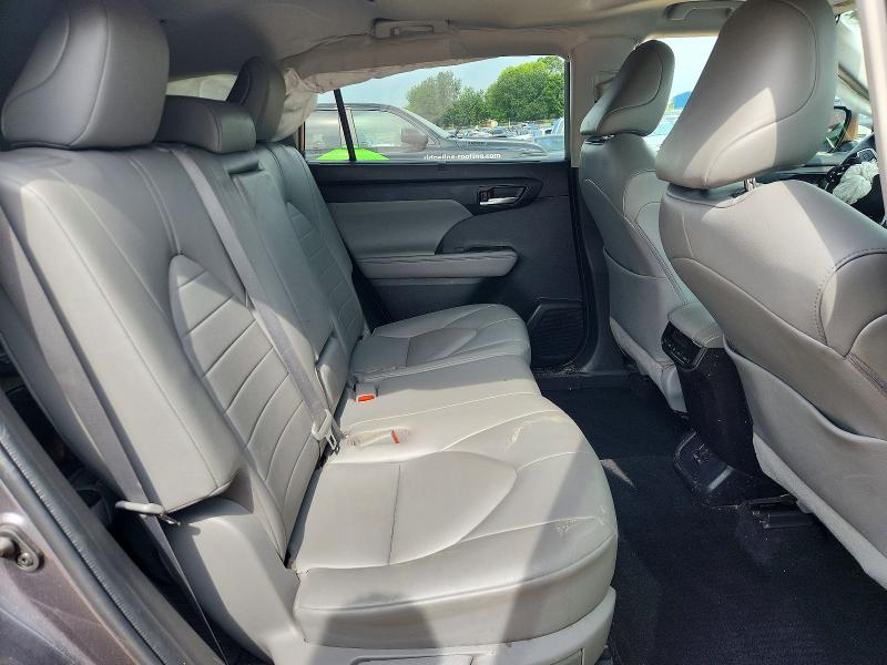 60665706 :رقم المزاد ، 5TDGZRAH4NS542381 vin ، 2022 Toyota Highlander مزاد بيع