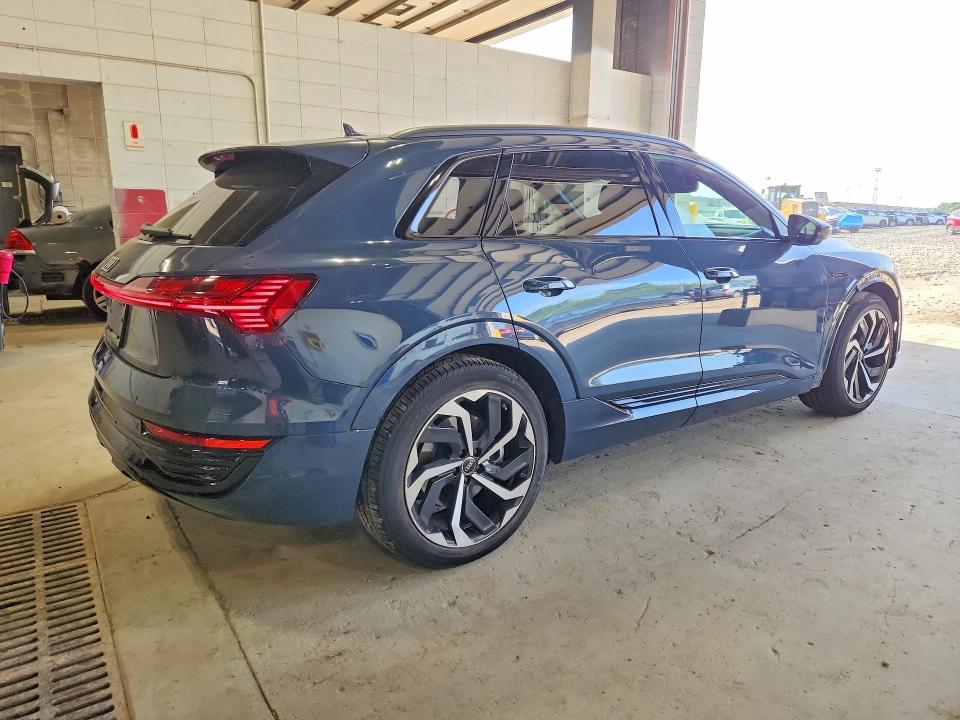 61146816 :رقم المزاد ، WA15AAGE9RB014338 vin ، 2024 Audi Q8 E-tron مزاد بيع