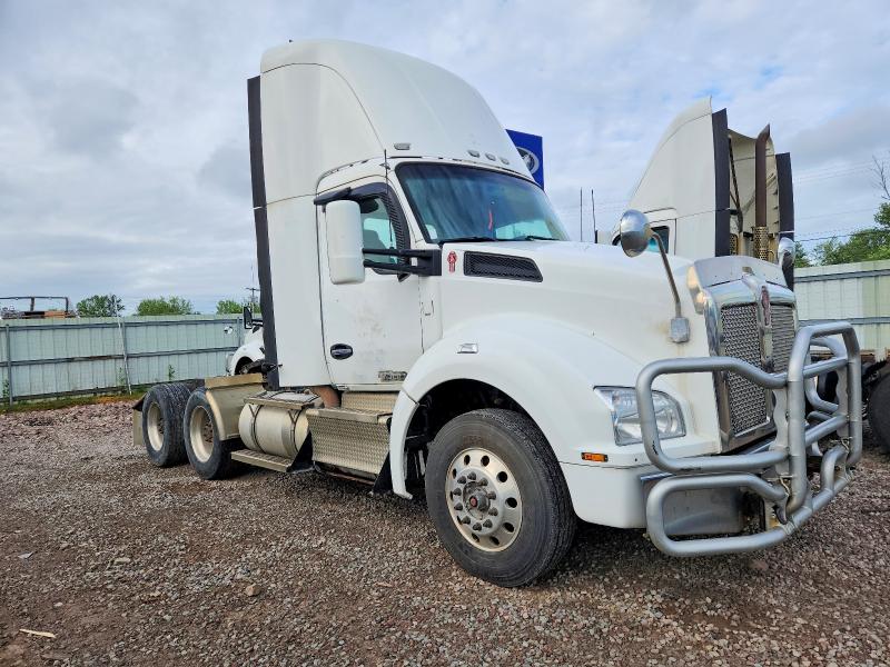 59852936 :رقم المزاد ، 1XKZD49XXFJ461894 vin ، 2015 Kenworth T880 مزاد بيع