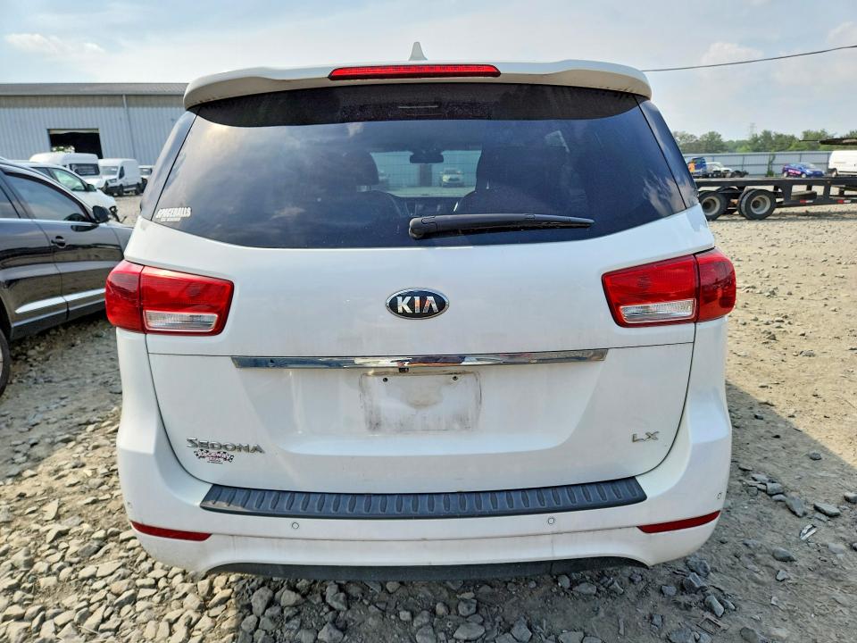 59713996 :رقم المزاد ، KNDMB5C17H6239230 vin ، 2017 Kia Sedona مزاد بيع
