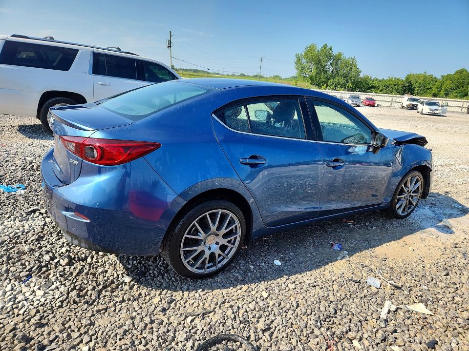 59146036 :رقم المزاد ، 3MZBN1V38JM242727 vin ، 2018 Mazda 3 مزاد بيع