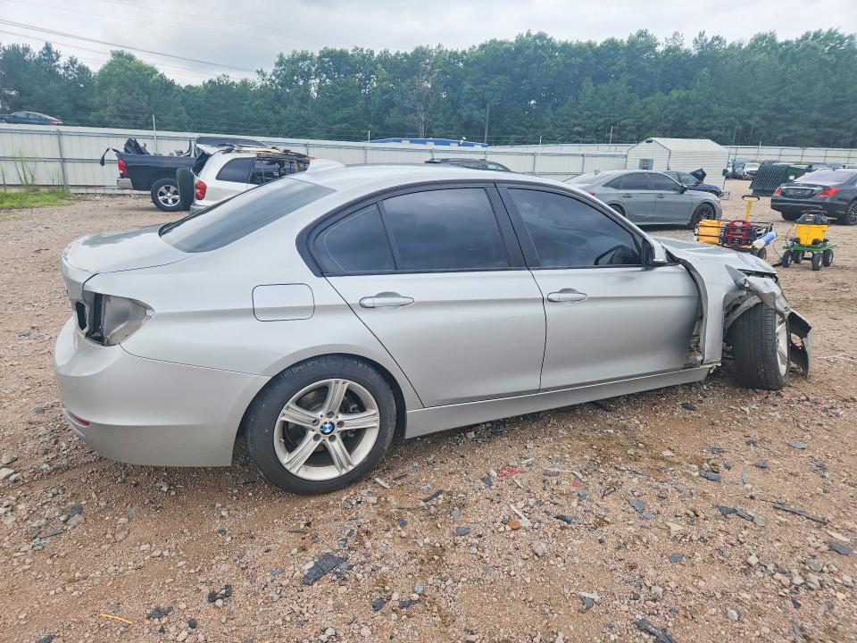 59391846 :رقم المزاد ، WBA3A5G5XDNP23076 vin ، 2013 Bmw 328 مزاد بيع
