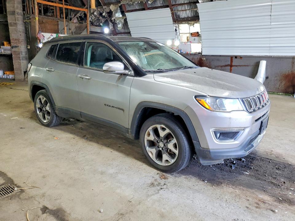 60139996 :رقم المزاد ، 3C4NJDCB8JT245480 vin ، 2018 Jeep Compass مزاد بيع