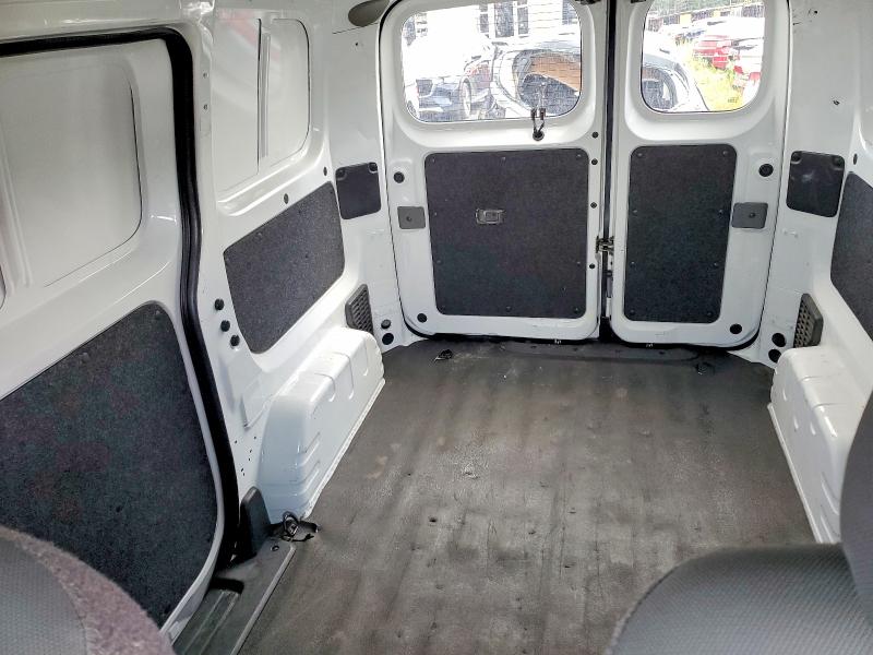62074256 :رقم المزاد ، 3N6CM0KN6FK701781 vin ، 2015 Nissan Nv200 مزاد بيع