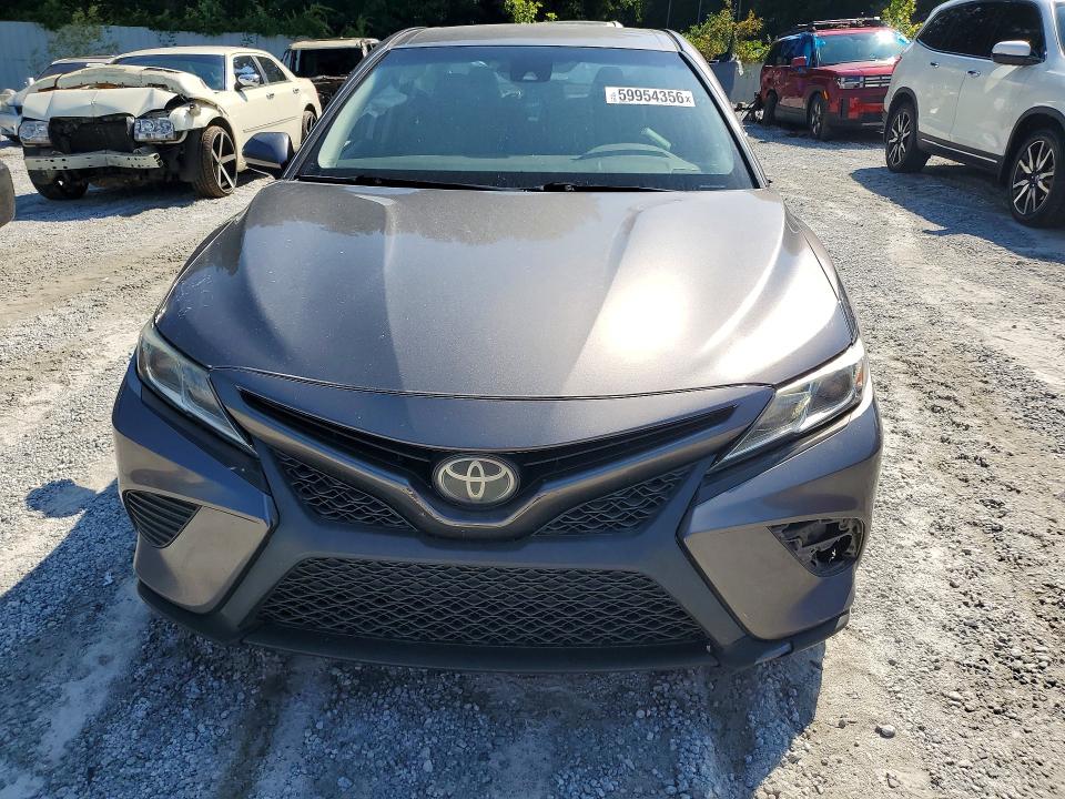 2018 Toyota Camry მანქანა იყიდება აუქციონზე, vin: 4T1B11HK9JU040584, აუქციონის ნომერი: 59954356