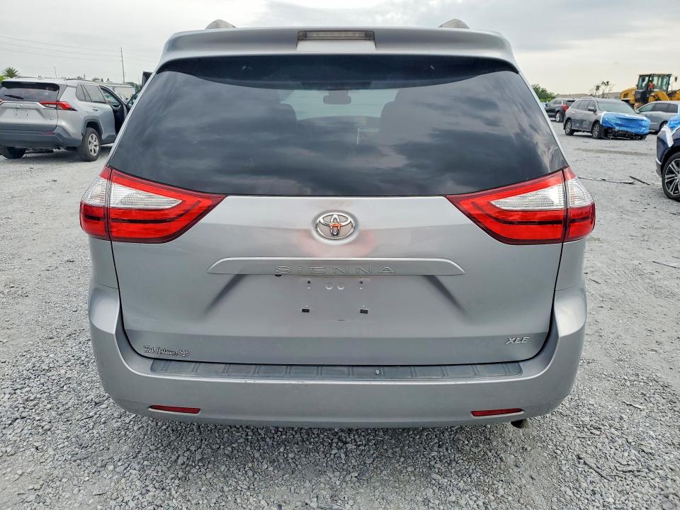 61197726 :رقم المزاد ، 5TDYK3DC2FS594017 vin ، 2015 Toyota Sienna مزاد بيع