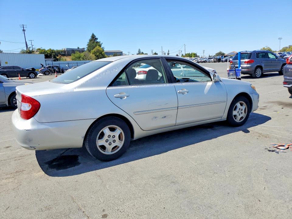 61058516 :رقم المزاد ، 4T1BF32K82U541151 vin ، 2002 Toyota Camry مزاد بيع