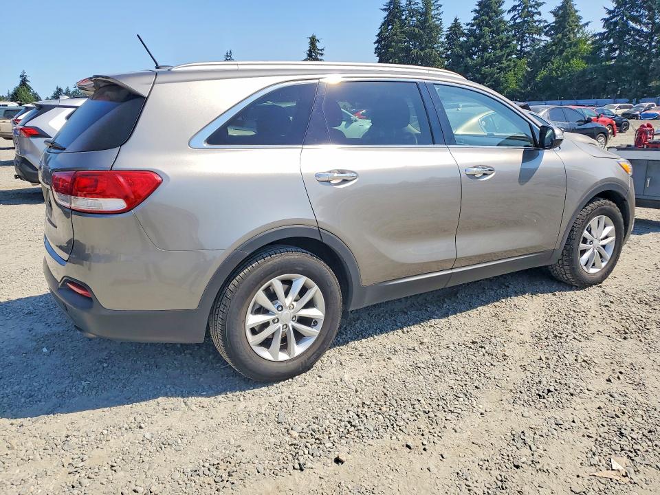 60865626 :رقم المزاد ، 5XYPG4A51HG220393 vin ، 2017 Kia Sorento مزاد بيع