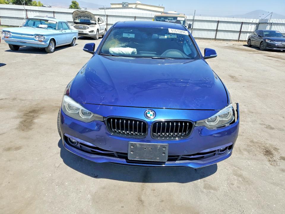 61615896 :رقم المزاد ، WBA8B9G53JNU58359 vin ، 2018 Bmw 330 مزاد بيع