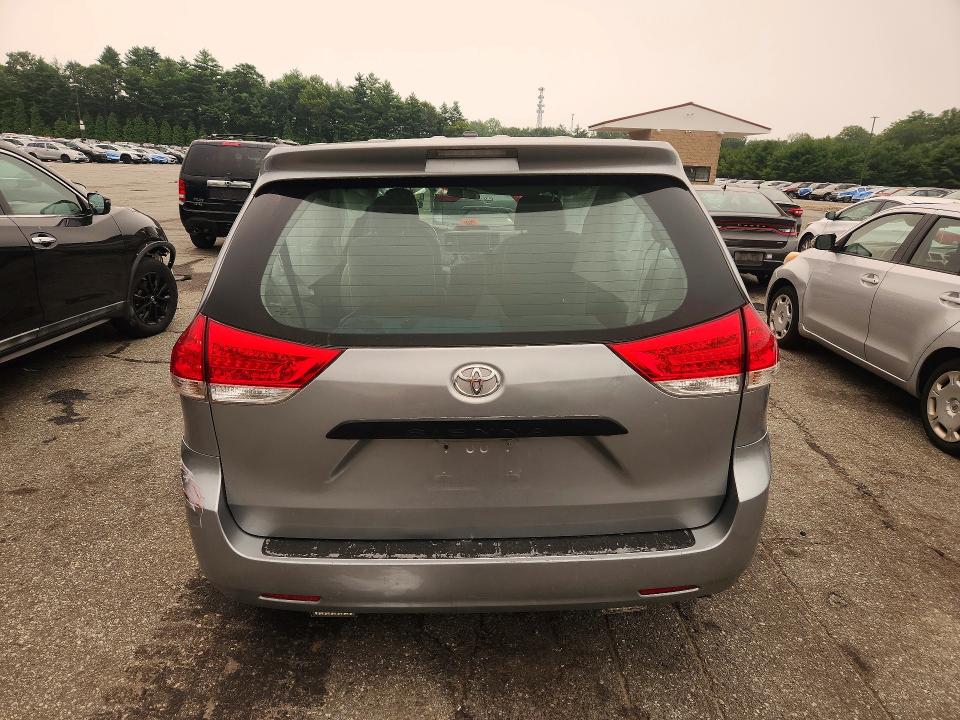 2011 Toyota Sienna მანქანა იყიდება აუქციონზე, vin: 5TDZK3DC5BS023653, აუქციონის ნომერი: 61230626