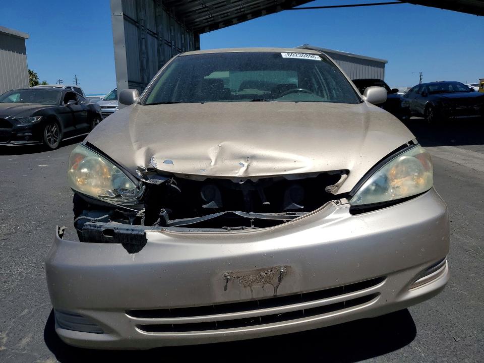 60230896 :رقم المزاد ، 4T1BE32K04U834242 vin ، 2004 Toyota Camry مزاد بيع