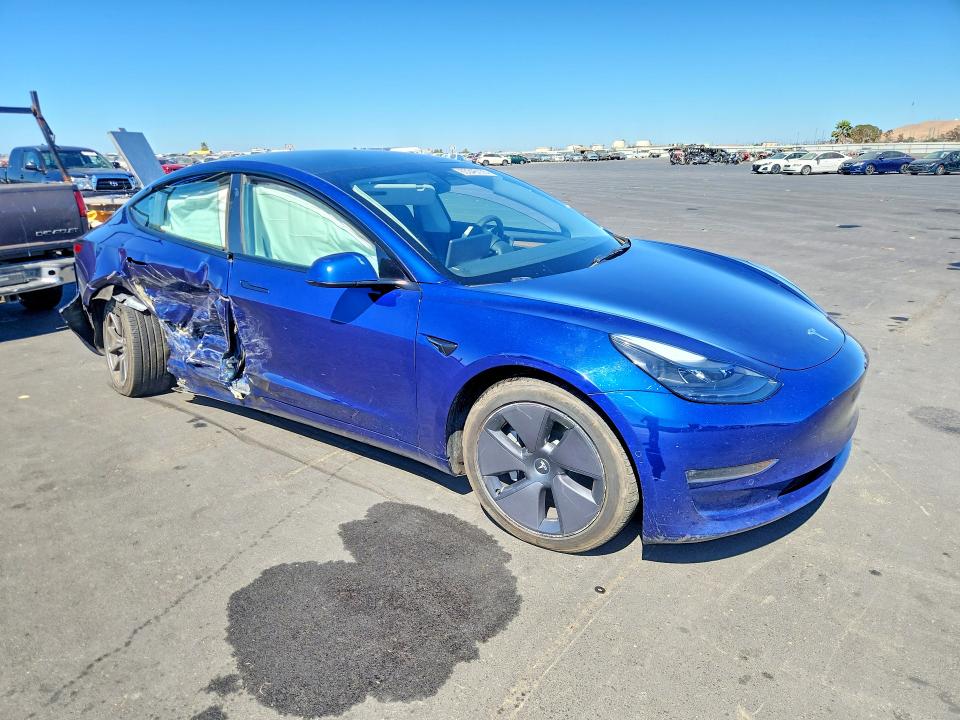 63346136 :رقم المزاد ، 5YJ3E1EB2NF353833 vin ، 2022 Tesla Model 3 مزاد بيع