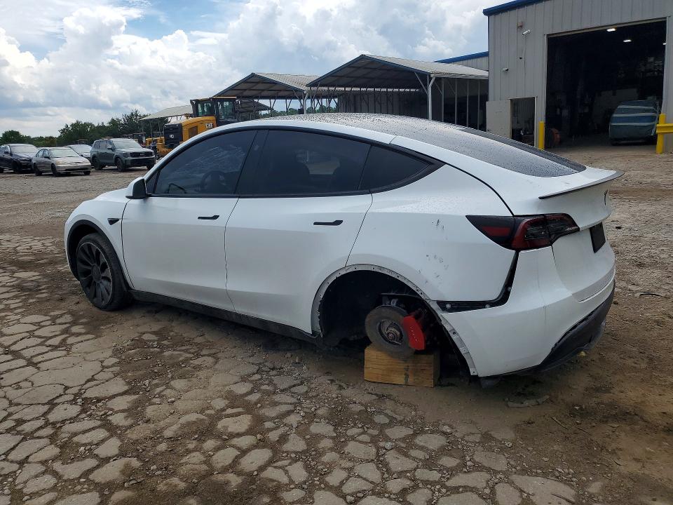 60581706 :رقم المزاد ، 7SAYGDEF1PF832951 vin ، 2023 Tesla Model Y مزاد بيع