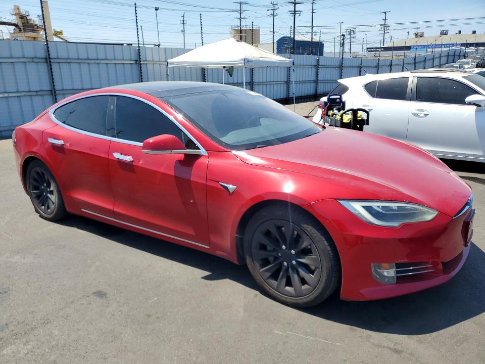 61414956 :رقم المزاد ، 5YJSA1E27JF281321 vin ، 2018 Tesla Model S مزاد بيع