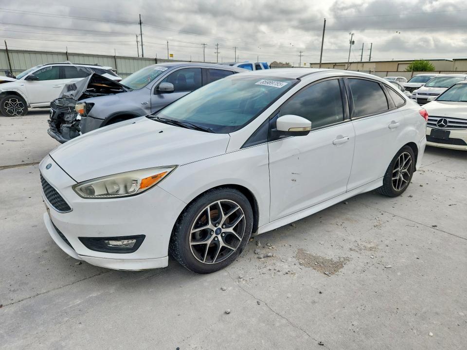 85989785 :رقم المزاد ، 1FADP3F27FL305676 vin ، 2015 Ford Focus مزاد بيع
