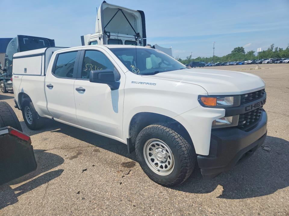 57638546 :رقم المزاد ، 1GCPYAEKXLZ296040 vin ، 2020 Chevrolet Silverado مزاد بيع
