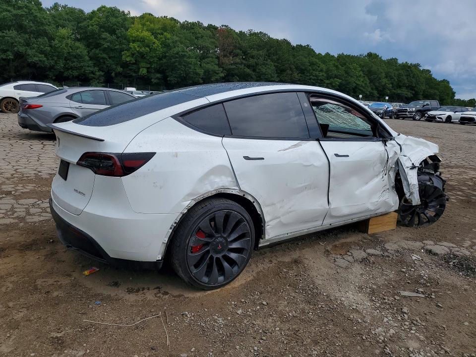 60581706 :رقم المزاد ، 7SAYGDEF1PF832951 vin ، 2023 Tesla Model Y مزاد بيع