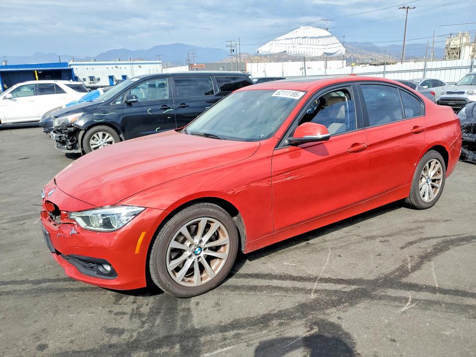 62111186 :رقم المزاد ، WBA8E5G52JNV02562 vin ، 2018 Bmw 320 مزاد بيع