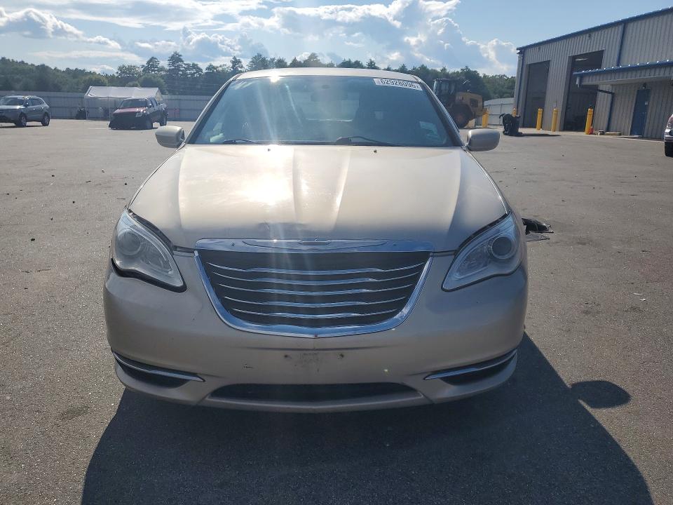 62928096 :رقم المزاد ، 1C3CCBAB3EN124097 vin ، 2014 Chrysler 200 مزاد بيع