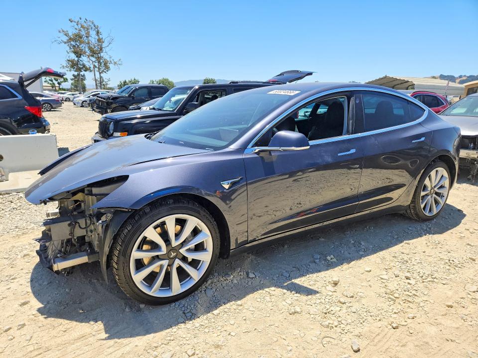 60024666 :رقم المزاد ، 5YJ3E1EB4JF145382 vin ، 2018 Tesla Model 3 مزاد بيع